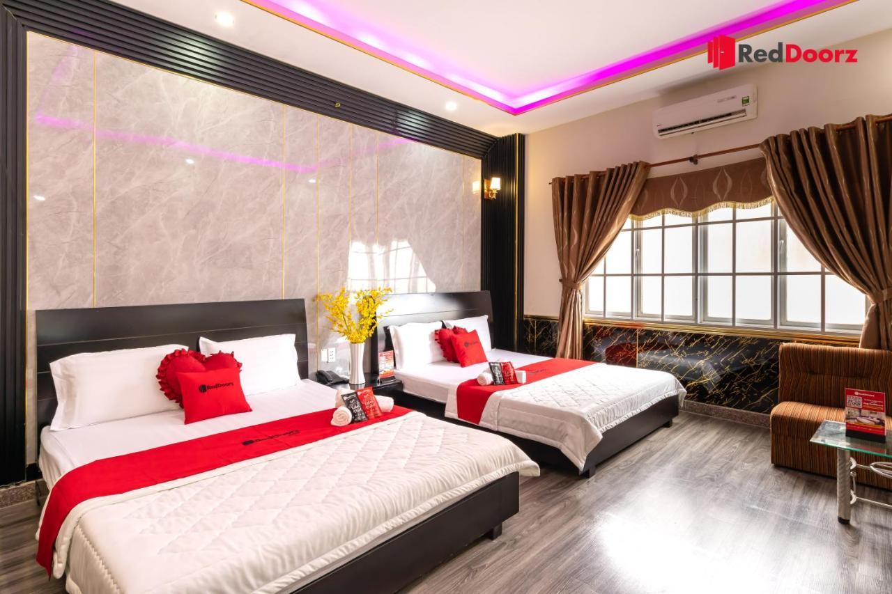 Reddoorz Tahami Hotel Near Kha Van Can Хошимін Екстер'єр фото