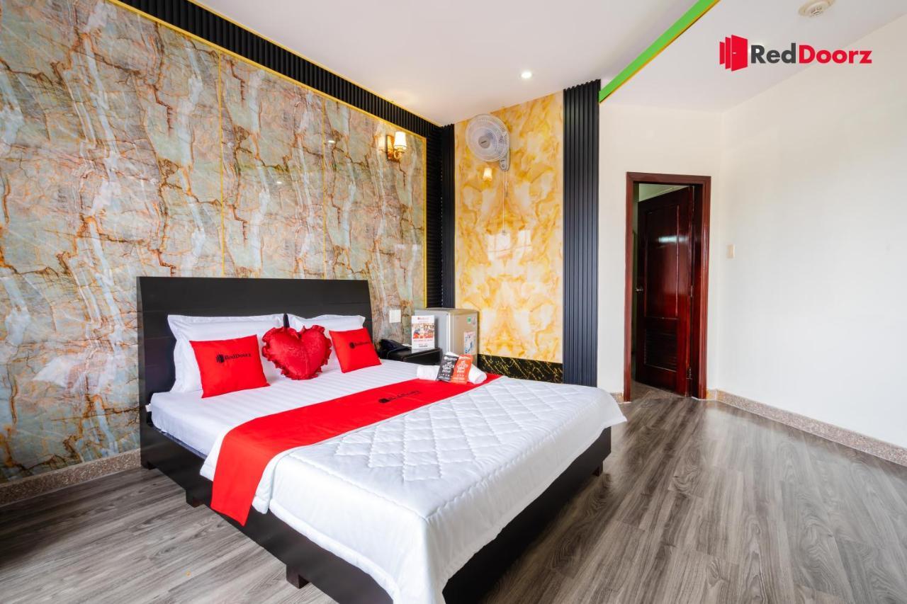 Reddoorz Tahami Hotel Near Kha Van Can Хошимін Екстер'єр фото