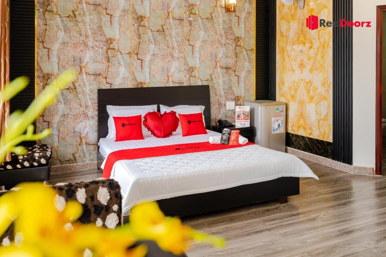 Reddoorz Tahami Hotel Near Kha Van Can Хошимін Екстер'єр фото