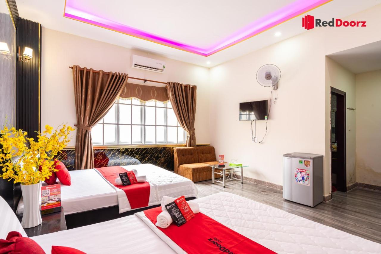 Reddoorz Tahami Hotel Near Kha Van Can Хошимін Екстер'єр фото